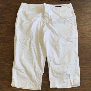 Women’s white Capri 24w stretch